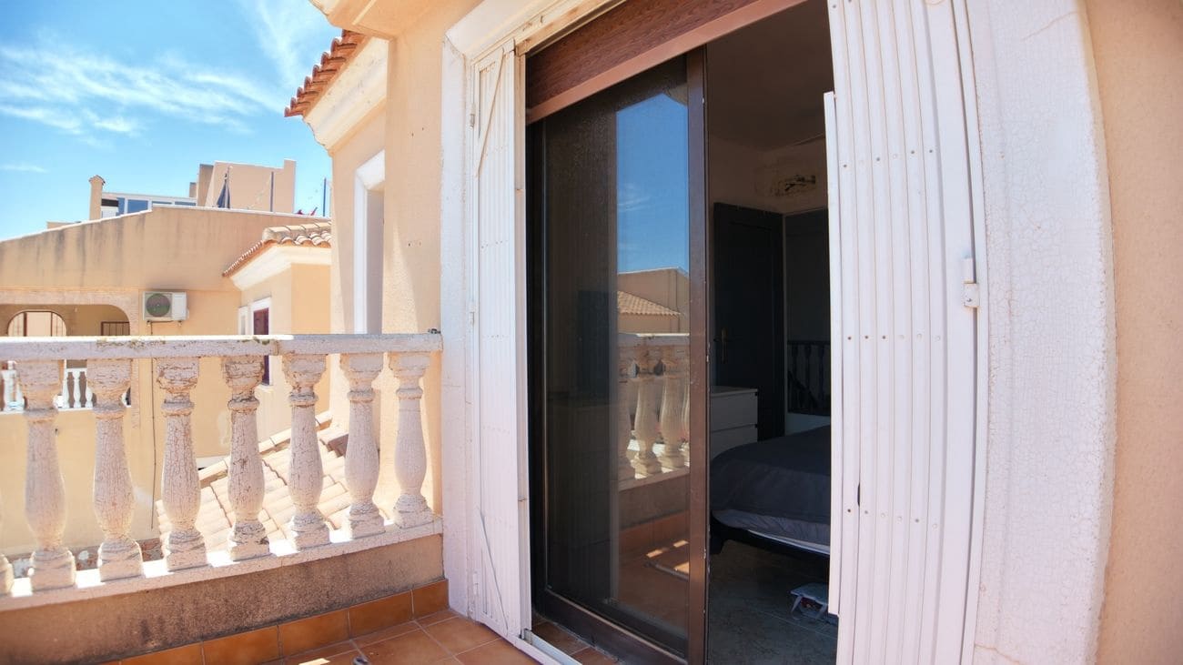 3 bedroom Villa for sale in San Miguel de Salinas - € 218,000 (Ref: 9930883)