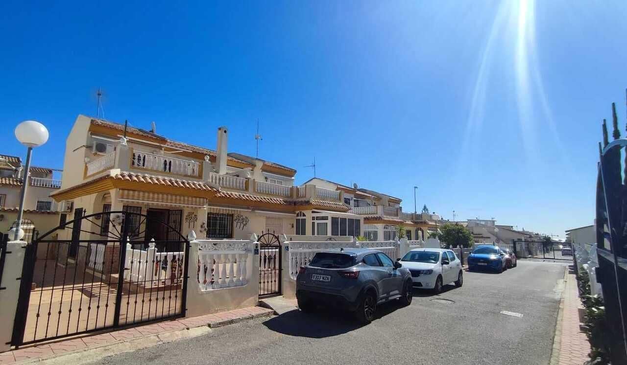 3 soverom Kjedet enebolig til salgs i La Zenia - € 295 000 (Ref: 9931814)