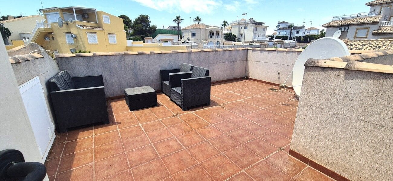 4 soveværelse Villa til salg i Villamartin med swimmingpool - € 389.995 (Ref: 9938397)