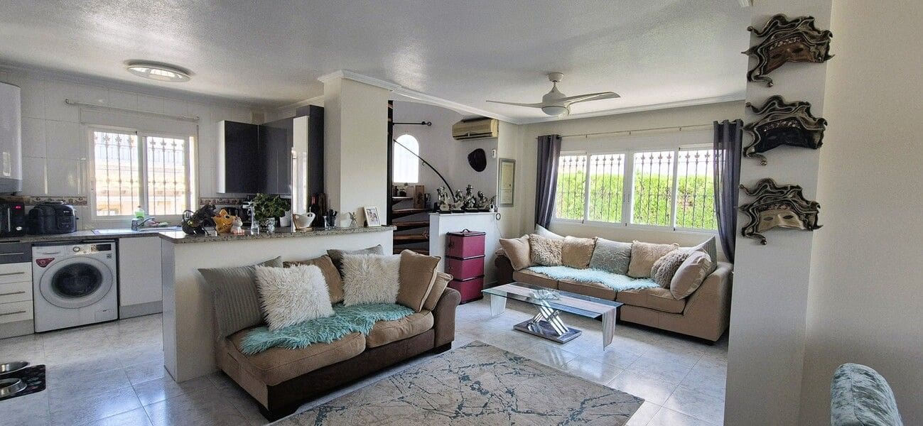 4 soveværelse Villa til salg i Villamartin med swimmingpool - € 389.995 (Ref: 9938397)