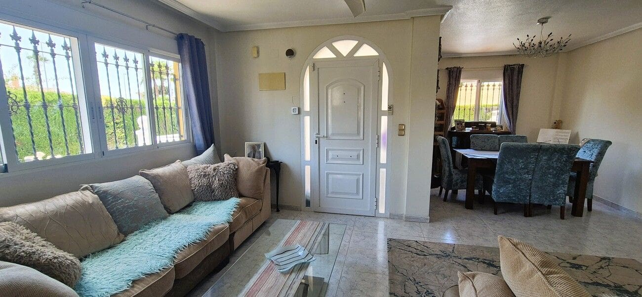 4 soveværelse Villa til salg i Villamartin med swimmingpool - € 389.995 (Ref: 9938397)