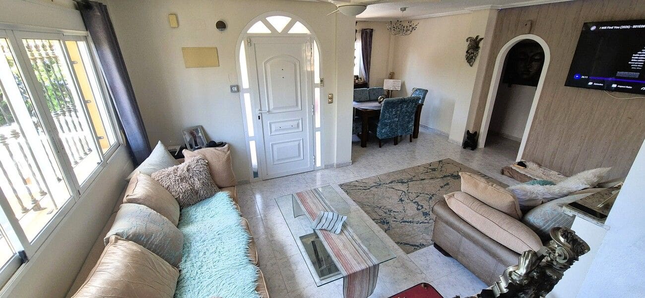 4 soveværelse Villa til salg i Villamartin med swimmingpool - € 389.995 (Ref: 9938397)