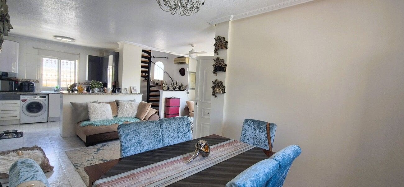 4 soveværelse Villa til salg i Villamartin med swimmingpool - € 389.995 (Ref: 9938397)