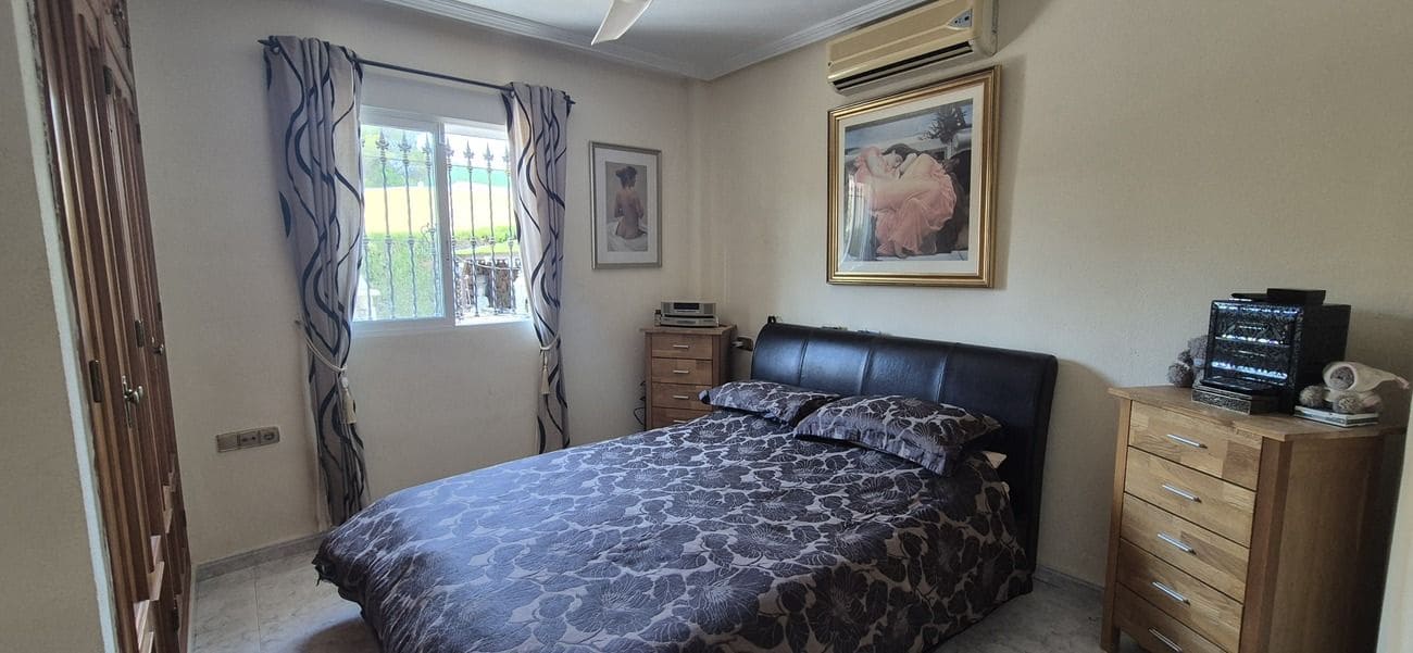 4 soveværelse Villa til salg i Villamartin med swimmingpool - € 389.995 (Ref: 9938397)