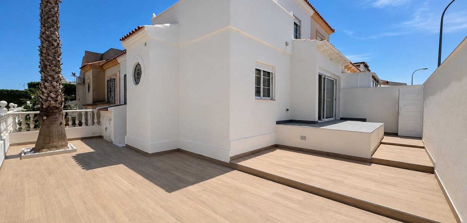 3 soveværelse Rækkehus til salg i La Siesta med swimmingpool garage - € 239.000 (Ref: 9954409)