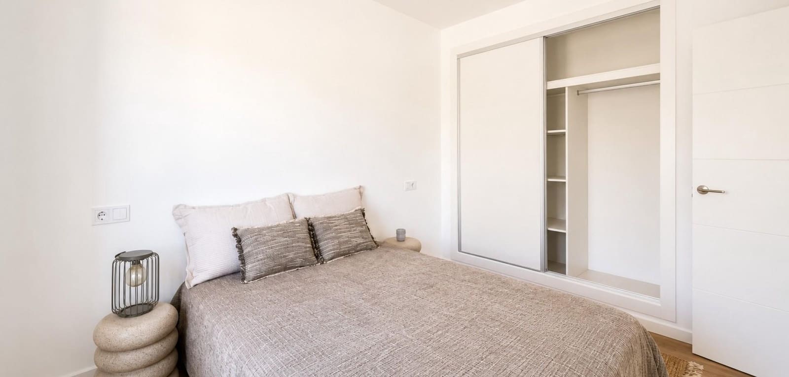 3 soveværelse Rækkehus til salg i La Siesta med swimmingpool garage - € 239.000 (Ref: 9954409)