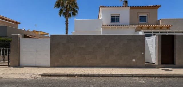 3 soveværelse Rækkehus til salg i La Siesta, Torrevieja med swimmingpool garage - € 239.000 (Ref: 9954409)