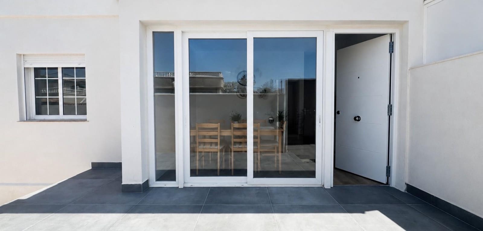 3 soveværelse Rækkehus til salg i La Siesta med swimmingpool garage - € 239.000 (Ref: 9954409)