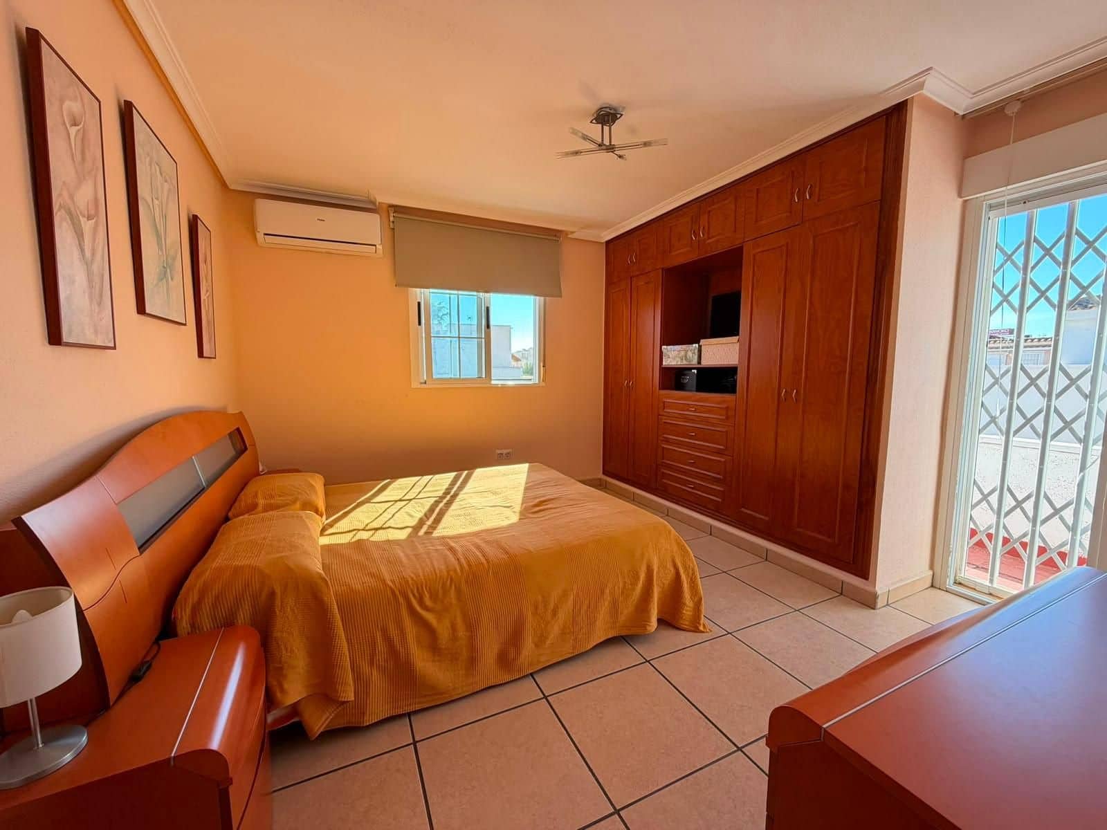 3 bedroom Villa for sale in Torrevieja with pool - € 239,600 (Ref: 9955972)