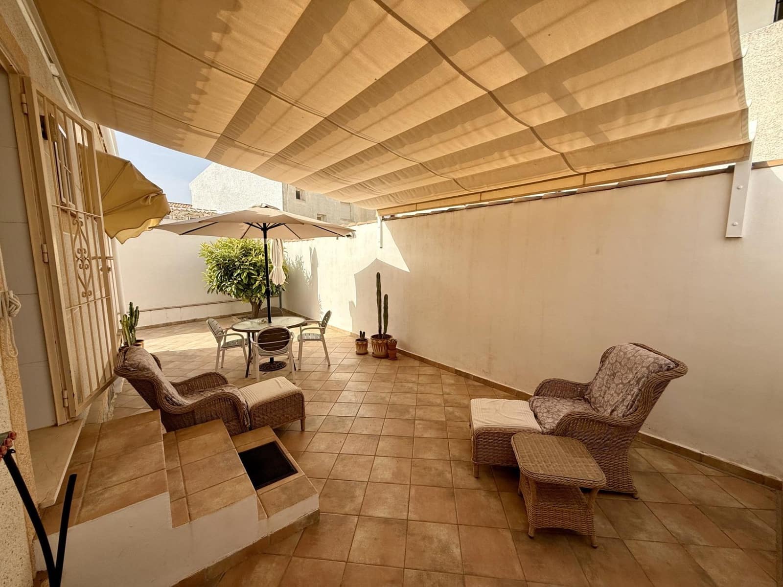 3 bedroom Semi-detached Villa for sale in La Florida with garage - € 179,950 (Ref: 9970802)