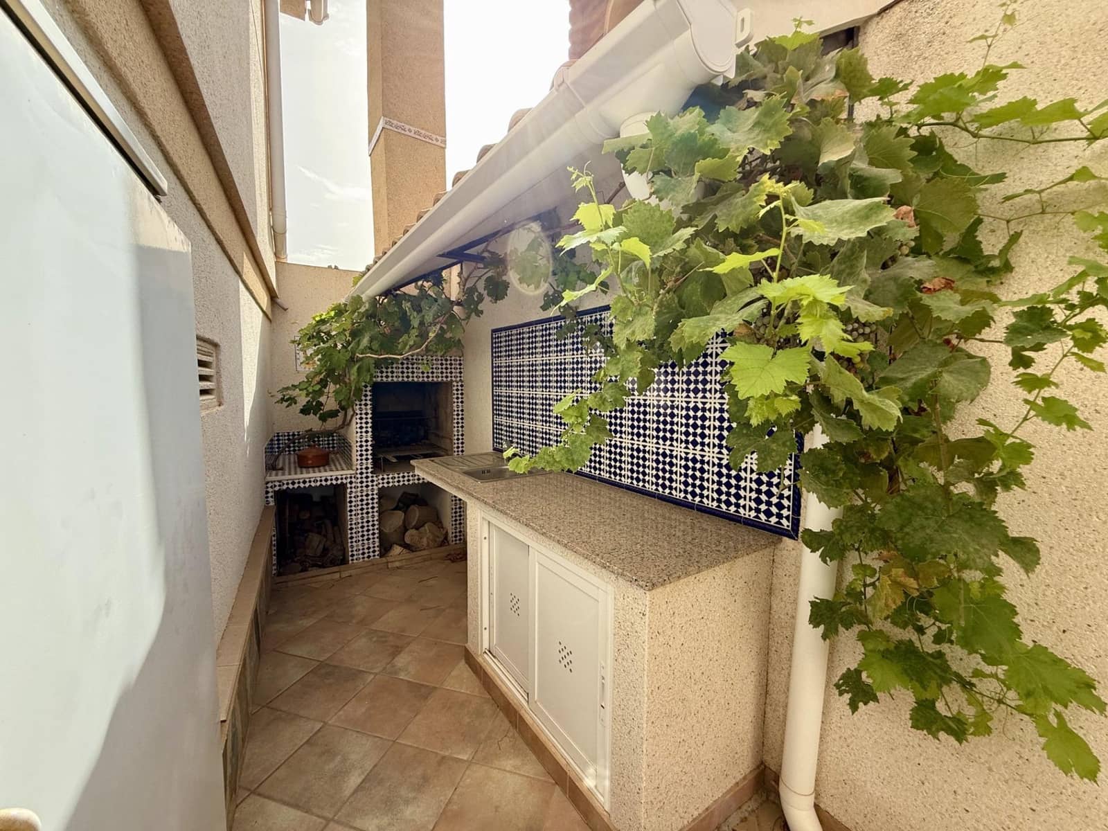 3 bedroom Semi-detached Villa for sale in La Florida with garage - € 179,950 (Ref: 9970802)
