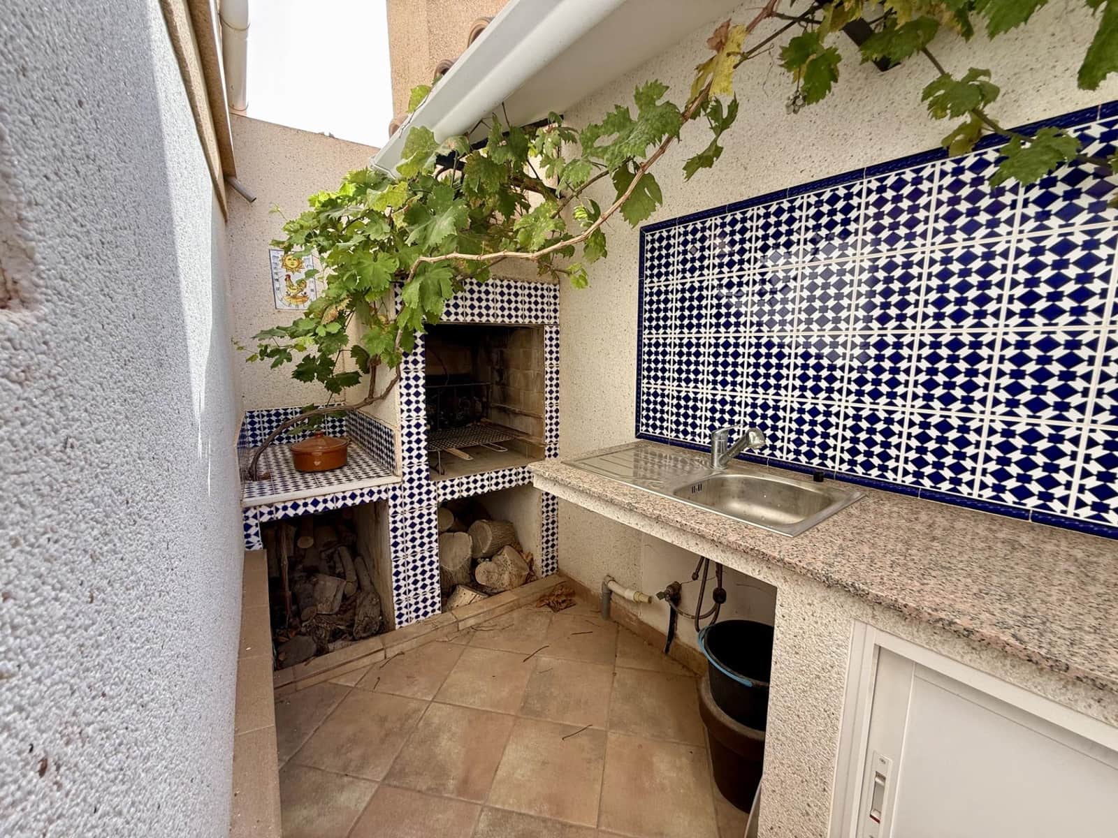 3 bedroom Semi-detached Villa for sale in La Florida with garage - € 179,950 (Ref: 9970802)