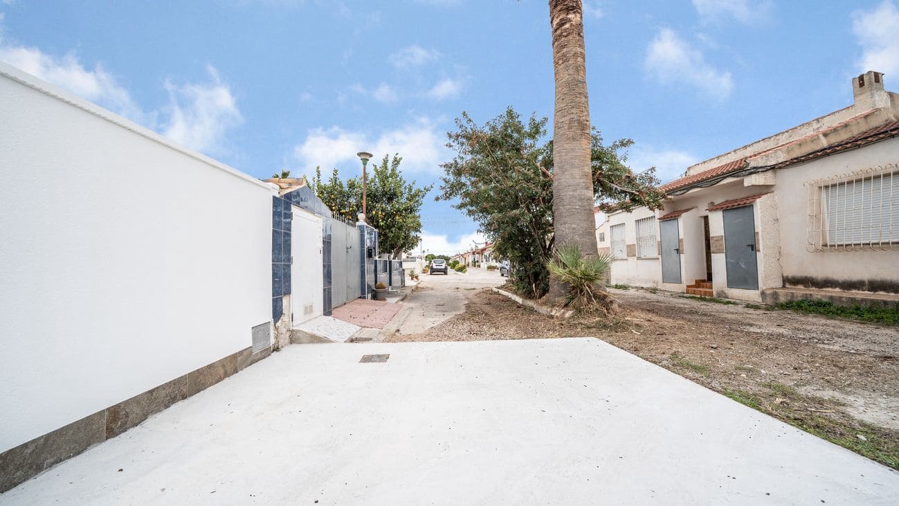 3 bedroom Bungalow for sale in Torrevieja - € 178,000 (Ref: 9973534)