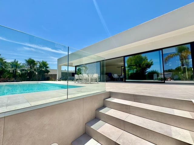 Chalet de 4 habitaciones en Las Colinas Golf, Orihuela en venta con piscina garaje - 1.950.000 € (Ref: 9975613)