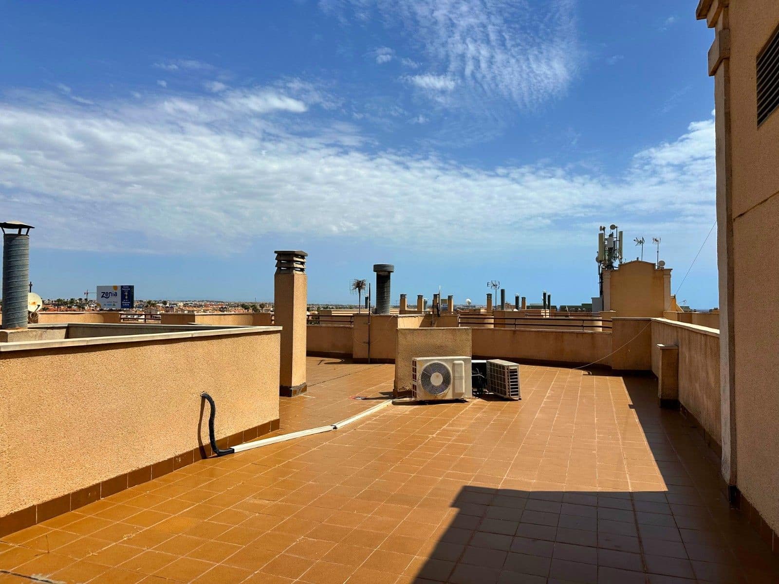 2 soverom Leilighet til salgs i Orihuela Costa med svømmebasseng garasje - € 198 000 (Ref: 9977500)
