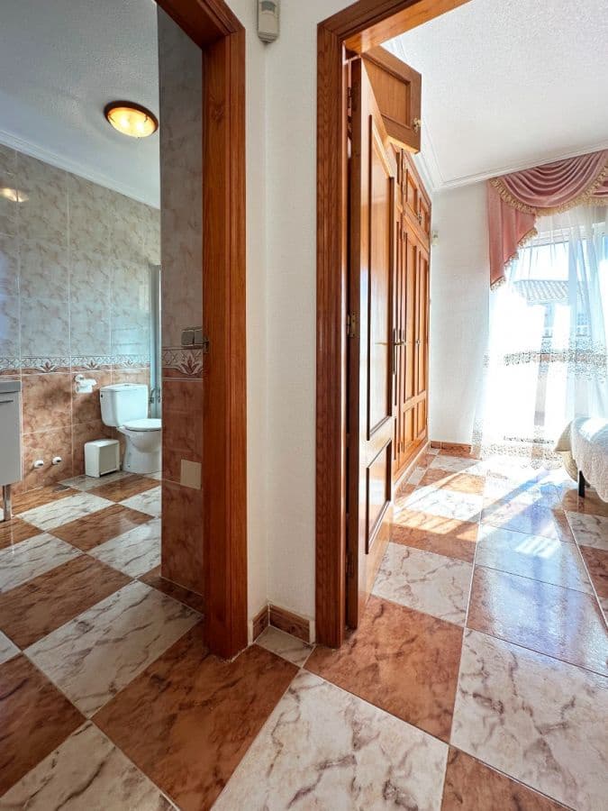 2 soverom Rekkehus til salgs i Orihuela Costa med svømmebasseng - € 239 000 (Ref: 9977504)