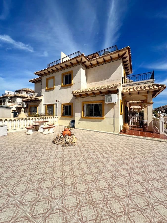 2 soverom Rekkehus til salgs i Orihuela Costa med svømmebasseng - € 239 000 (Ref: 9977504)