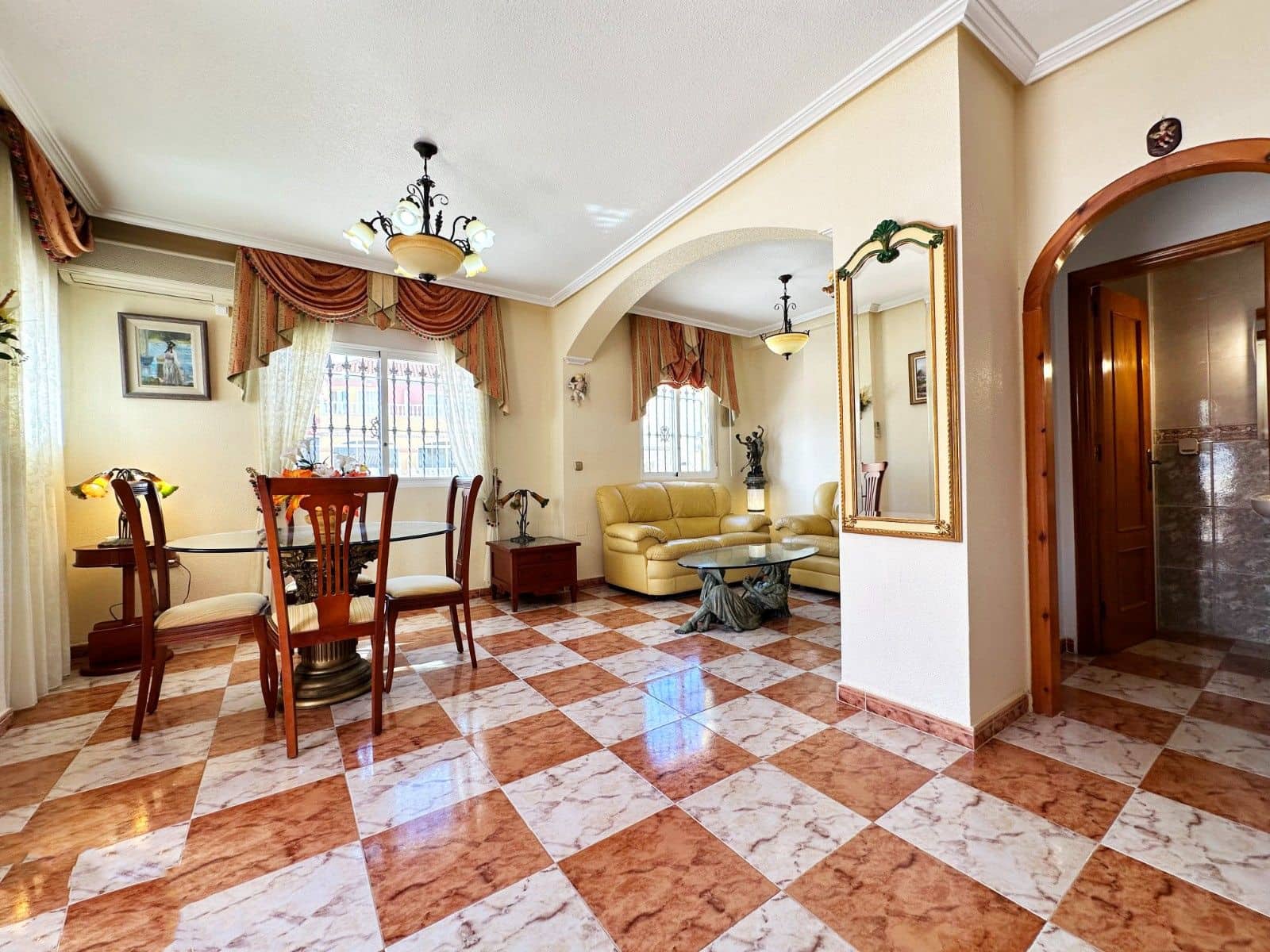 2 soverom Rekkehus til salgs i Orihuela Costa med svømmebasseng - € 239 000 (Ref: 9977504)