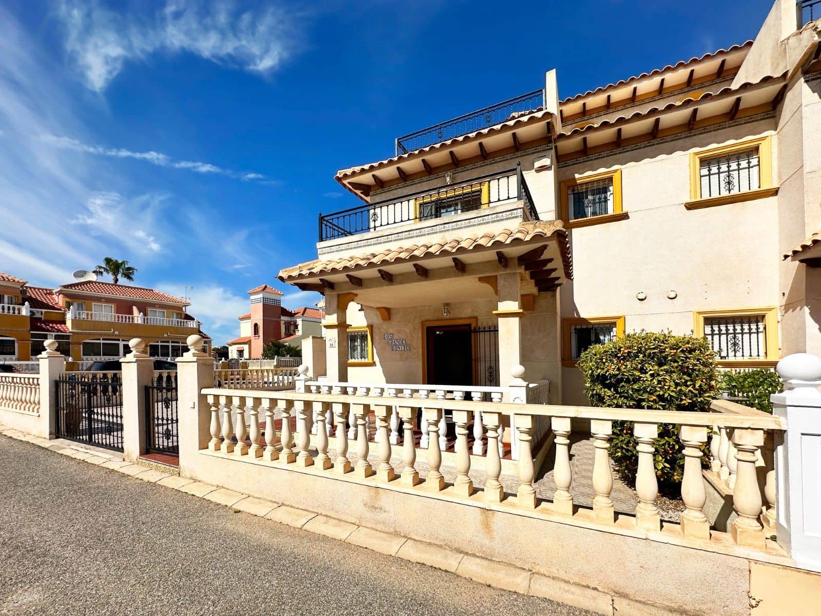 2 soverom Rekkehus til salgs i Orihuela Costa med svømmebasseng - € 239 000 (Ref: 9977504)