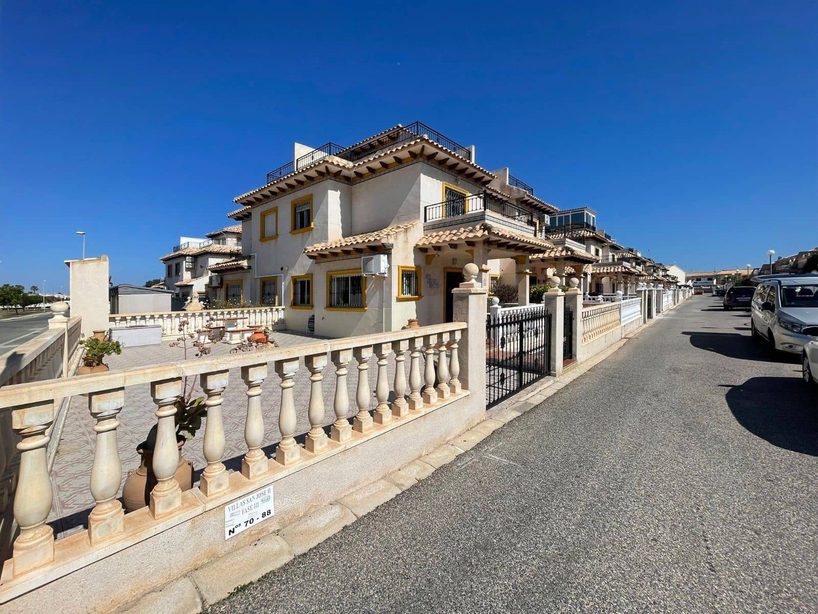2 soverom Rekkehus til salgs i Orihuela Costa med svømmebasseng - € 239 000 (Ref: 9977504)