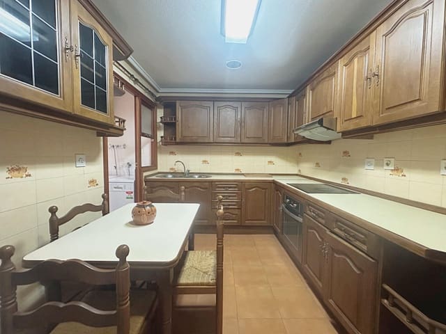 4 slaapkamer Appartement te koop in Centro, Torrevieja - € 255.000 (Ref: 9979063)