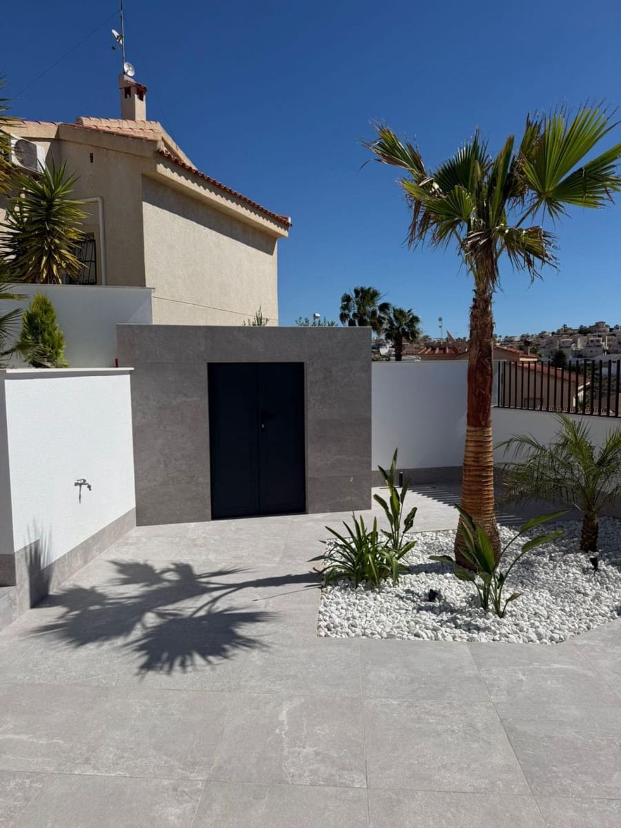 Chalet de 4 habitaciones en La Marquesa en venta con piscina - 1.150.000 € (Ref: 9979065)