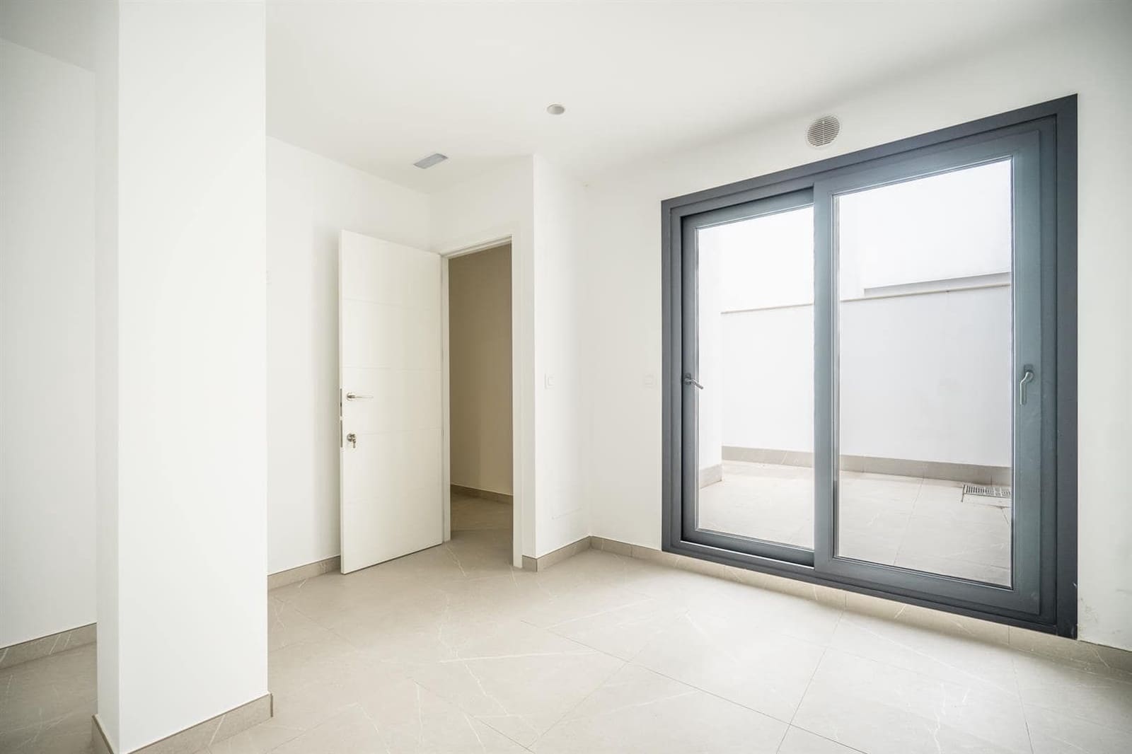 Chalet de 5 habitaciones en Dolores De Pacheco en venta - 675.000 € (Ref: 9979858)
