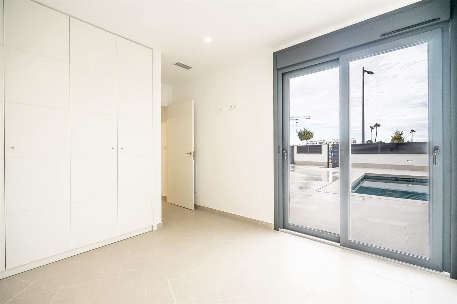 Chalet de 5 habitaciones en Dolores De Pacheco en venta - 675.000 € (Ref: 9979858)