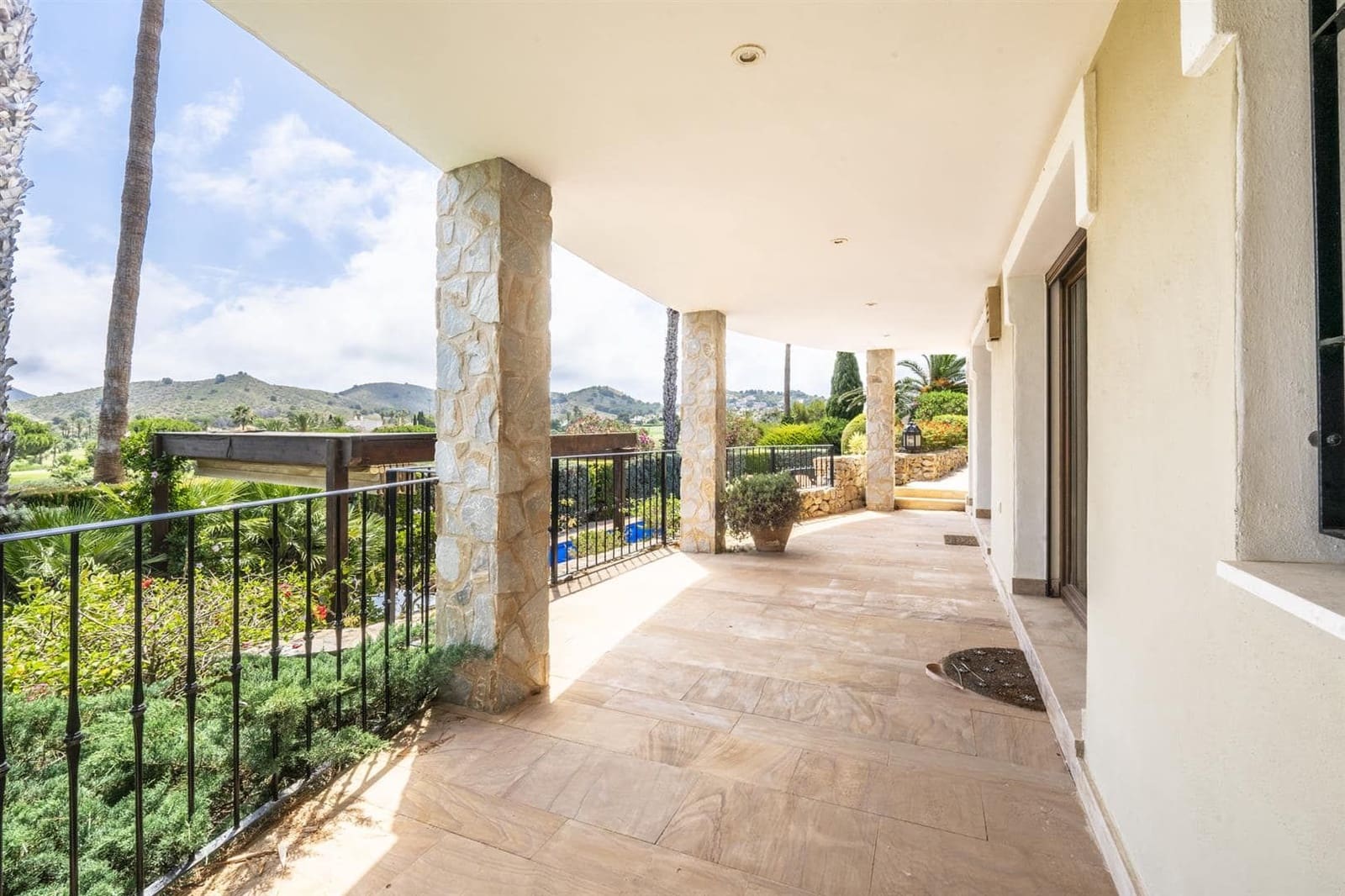 4 bedroom Villa for sale in Atamaria with pool - € 3,219,748 (Ref: 9979868)