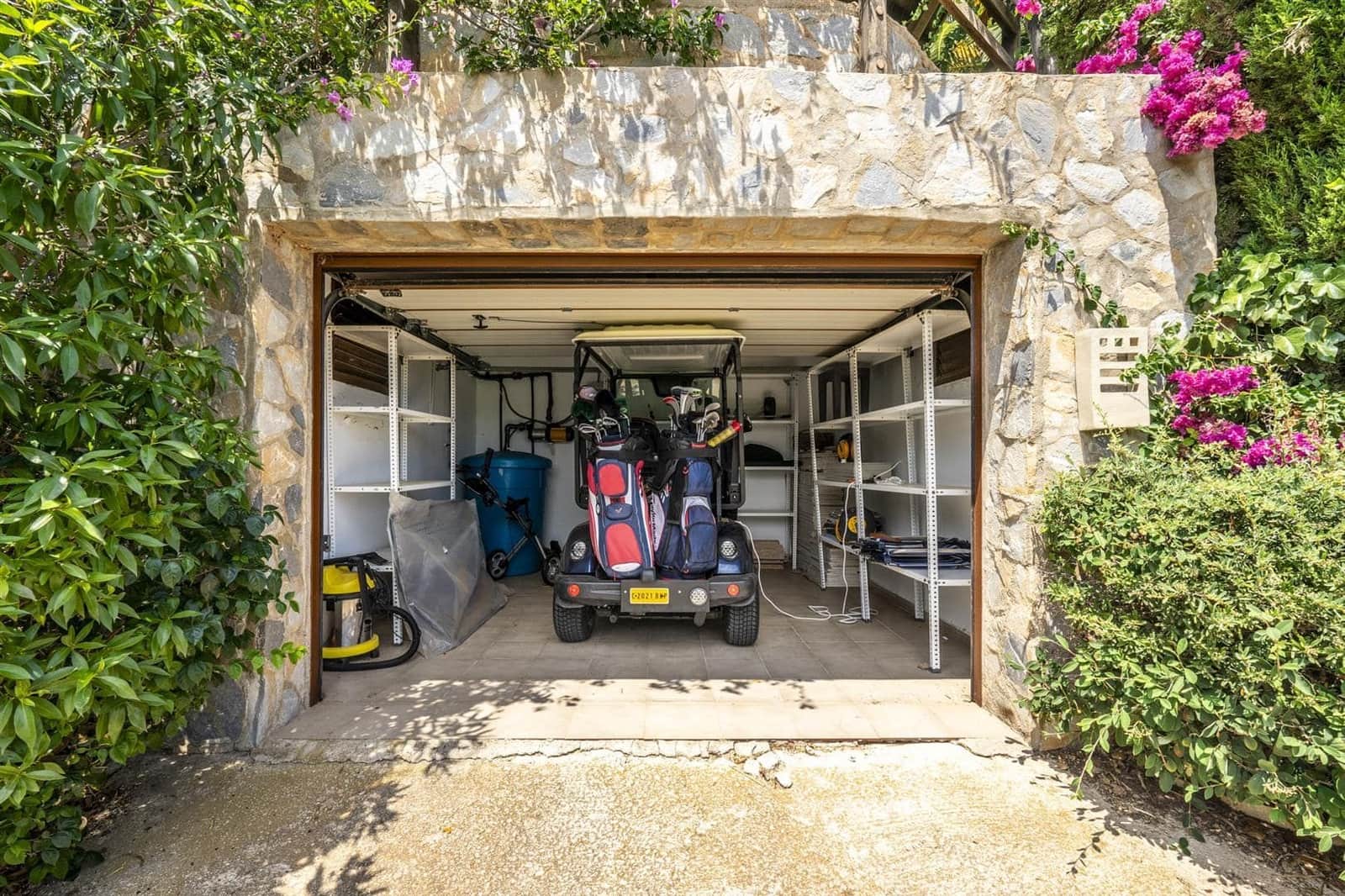 4 bedroom Villa for sale in Atamaria with pool - € 3,219,748 (Ref: 9979868)