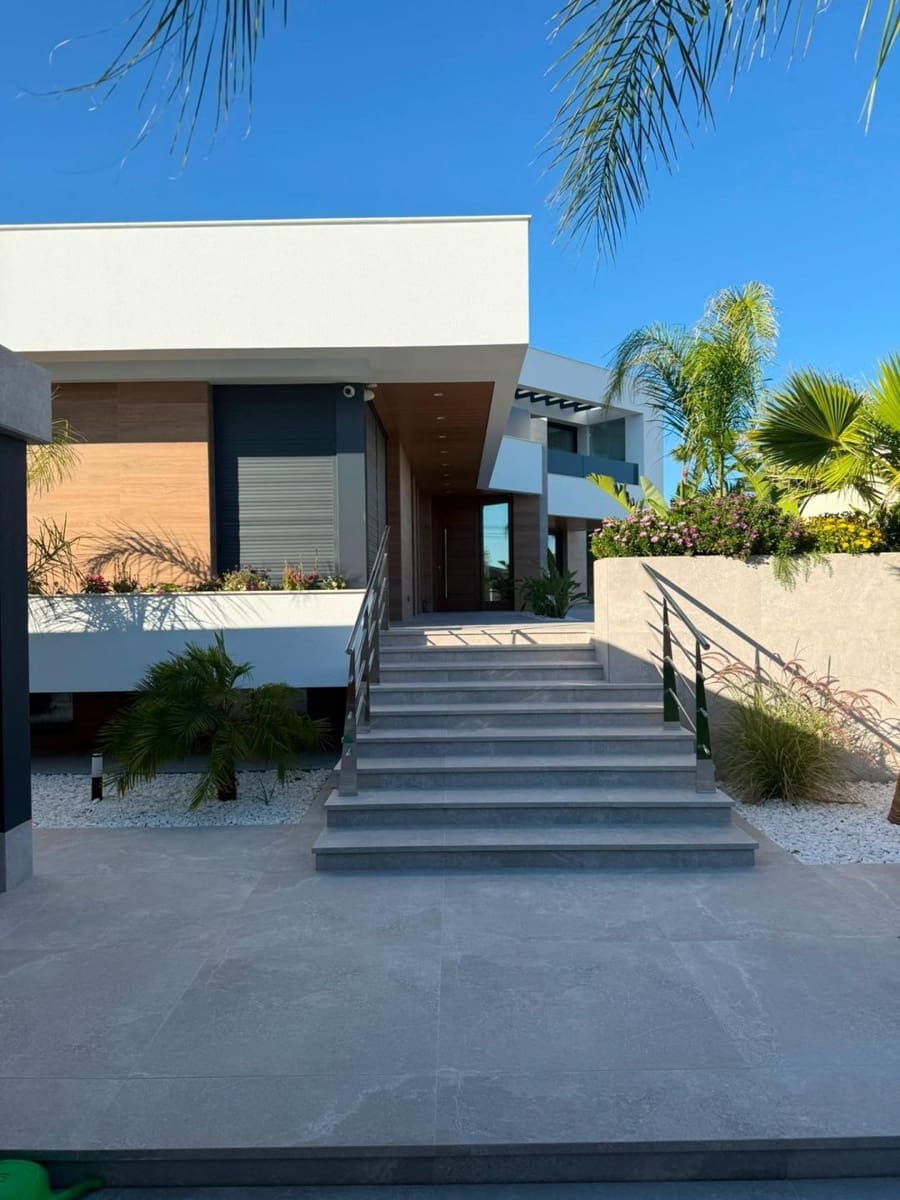 5 makuuhuone Huvila myytävänä paikassa Rojales mukana uima-altaan - 2 650 000 € (Ref: 9979873)