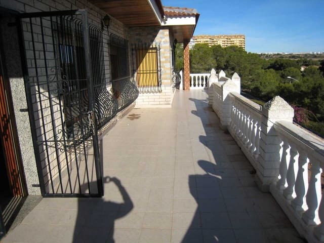 Chalet de 10 habitaciones en Las Ramblas Golf, Orihuela en venta - 1.100.000 € (Ref: 9979877)