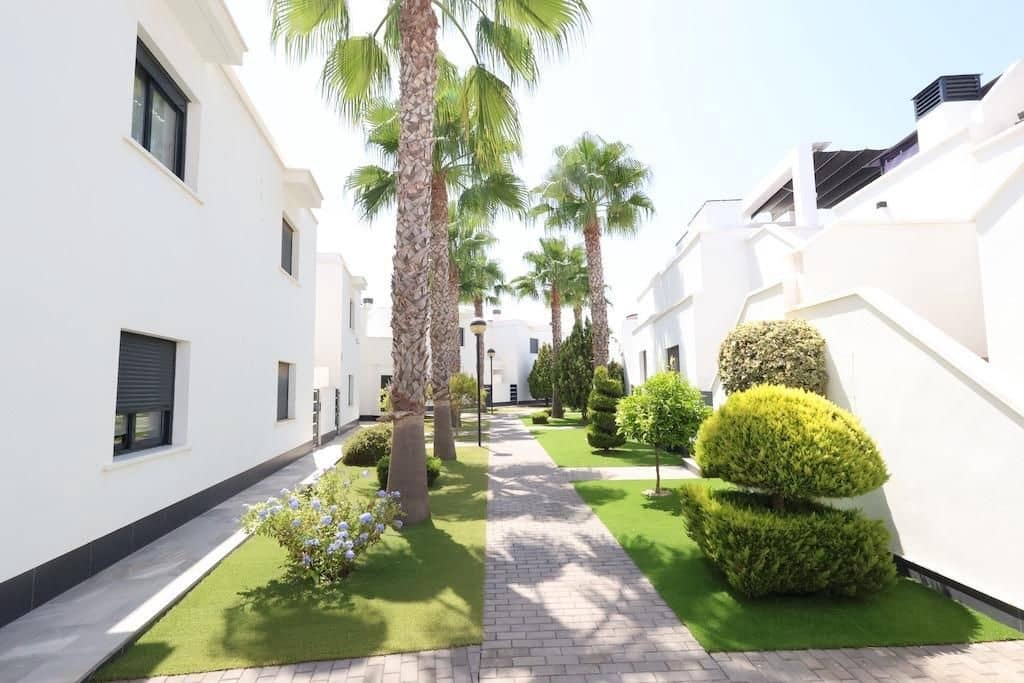 3 makuuhuone Huoneisto myytävänä paikassa Orihuela Costa mukana 
autotalli - 387 000 € (Ref: 9979878)