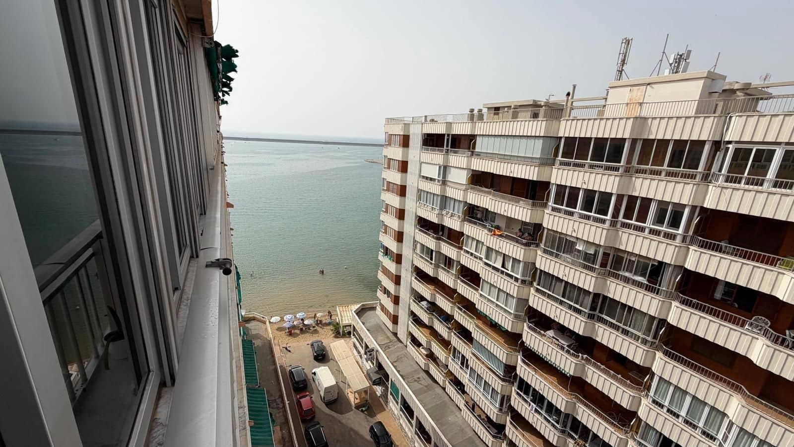 2 makuuhuone Huoneisto myytävänä paikassa Torrevieja mukana uima-altaan - 369 900 € (Ref: 9979907)
