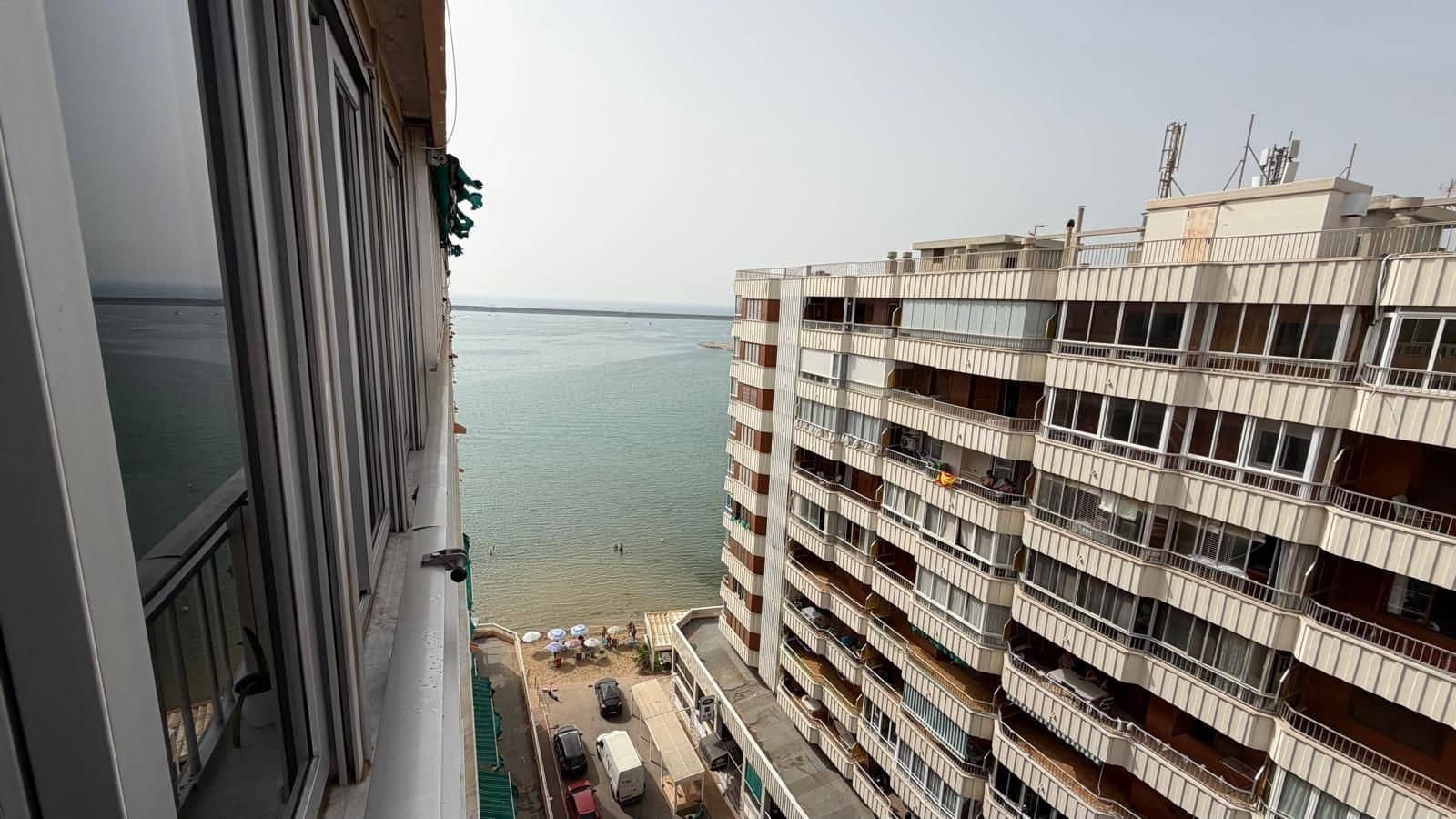 2 makuuhuone Huoneisto myytävänä paikassa Torrevieja mukana uima-altaan - 369 900 € (Ref: 9979907)