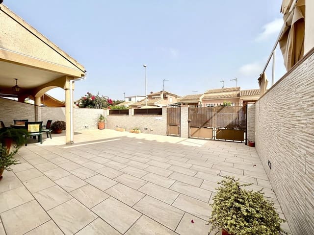 Casa de 3 habitaciones en Torre de la Horadada, Pilar de la Horadada en venta con garaje - 399.000 € (Ref: 9979947)