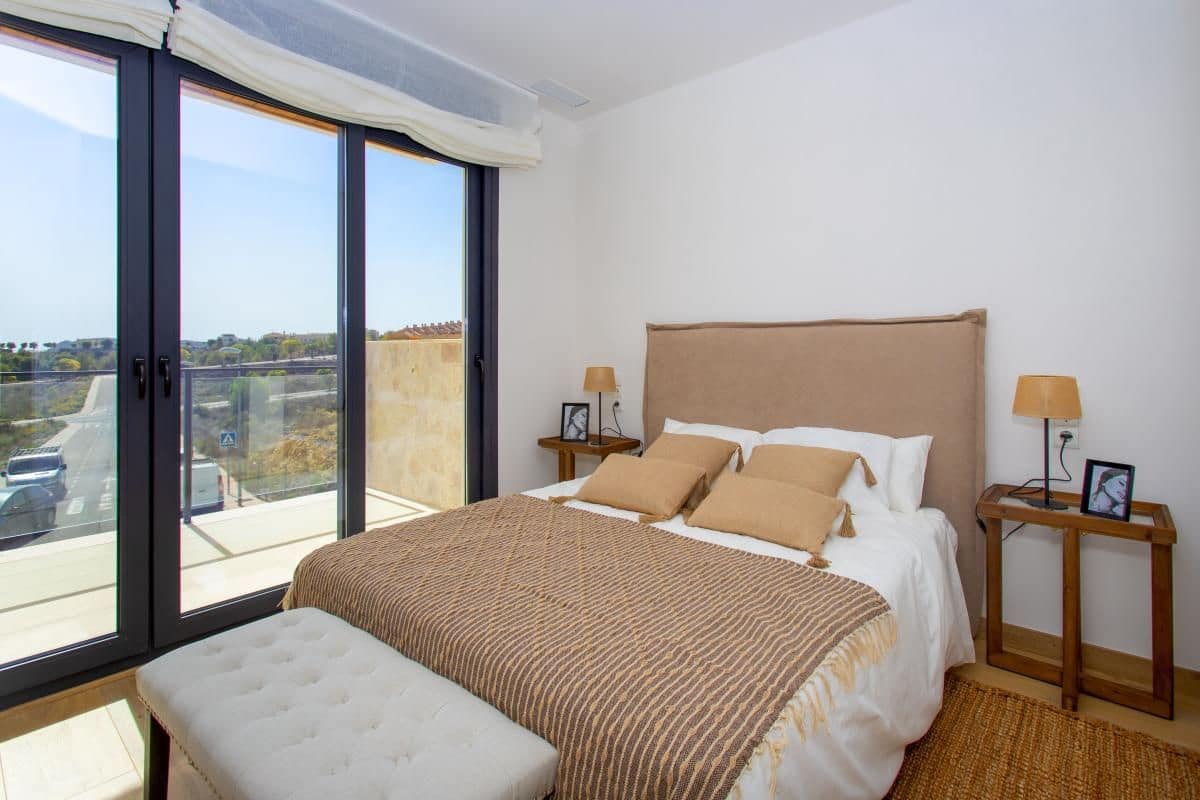Bungalow de 3 habitaciones en Monforte del Cid en venta con piscina - 365.000 € (Ref: 9980512)
