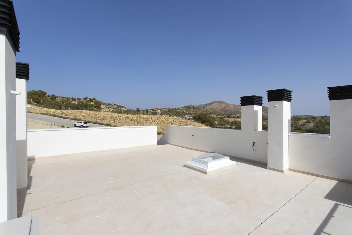 Bungalow de 3 habitaciones en Monforte del Cid en venta con piscina - 365.000 € (Ref: 9980512)