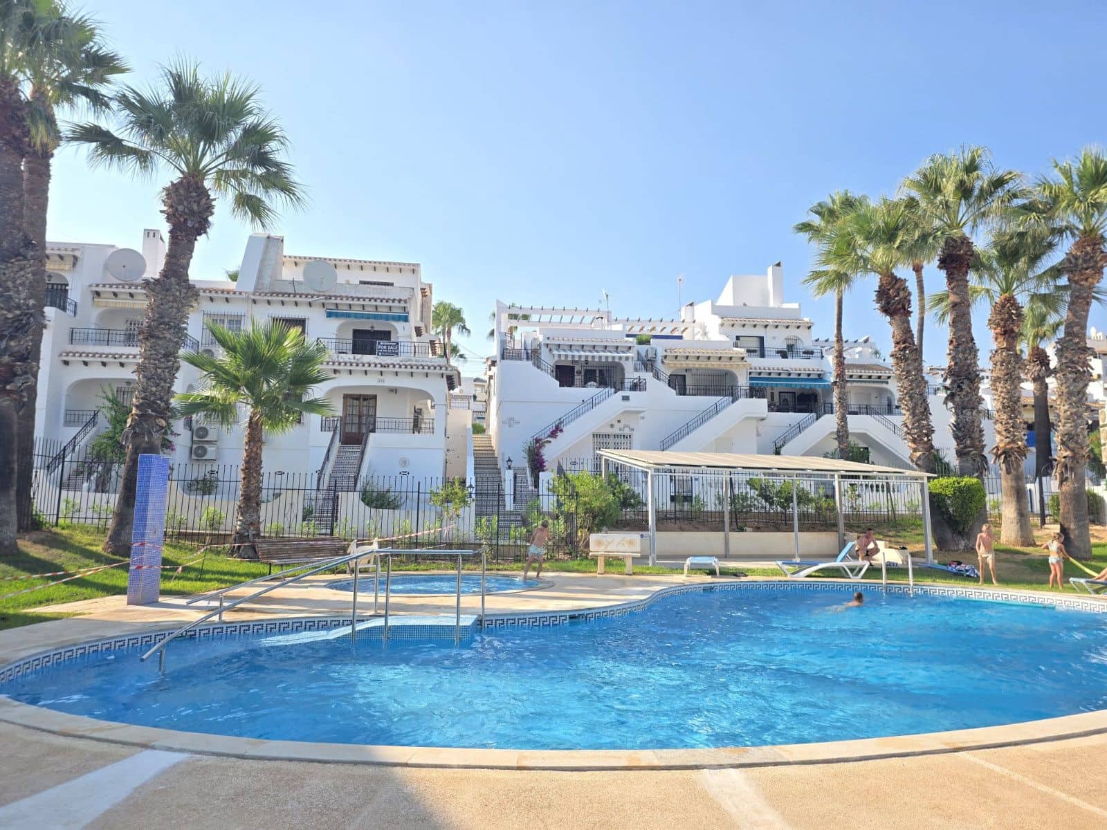 2 makuuhuone Huoneisto myytävänä paikassa Orihuela Costa mukana uima-altaan - 199 000 € (Ref: 9987025)