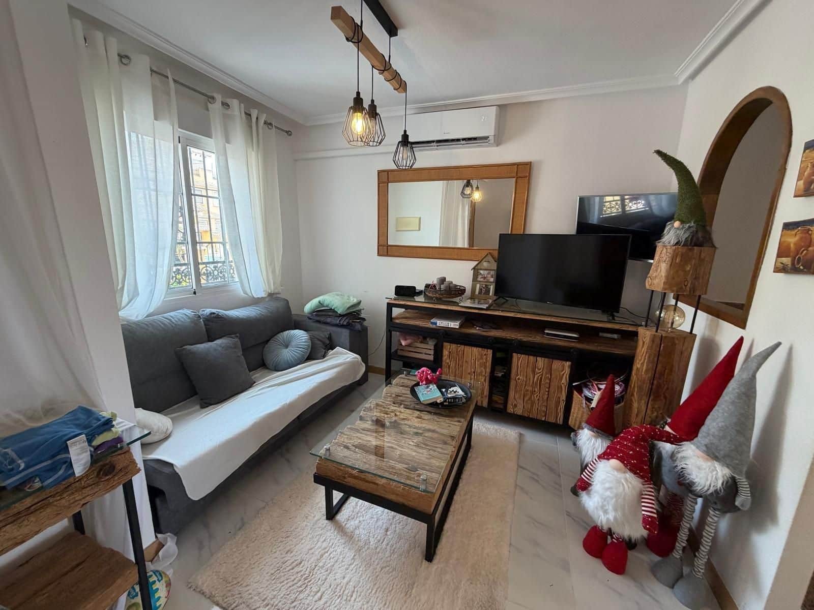 3 soverom Bungalow til salgs i Torrevieja med svømmebasseng - € 272 000 (Ref: 9987038)