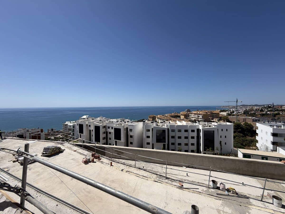 2 soveværelse Lejlighed til salg i Fuengirola med swimmingpool - € 885.000 (Ref: 9992052)