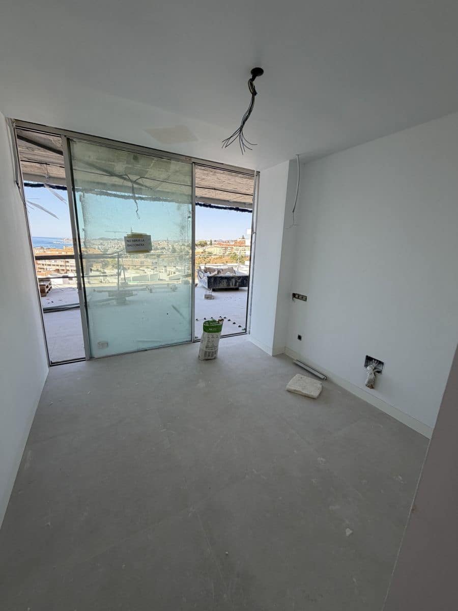 2 soveværelse Lejlighed til salg i Fuengirola med swimmingpool - € 885.000 (Ref: 9992052)