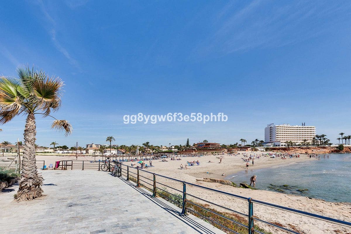 3 soverom Villa til salgs i Cabo Roig med svømmebasseng - € 890 000 (Ref: 9992127)