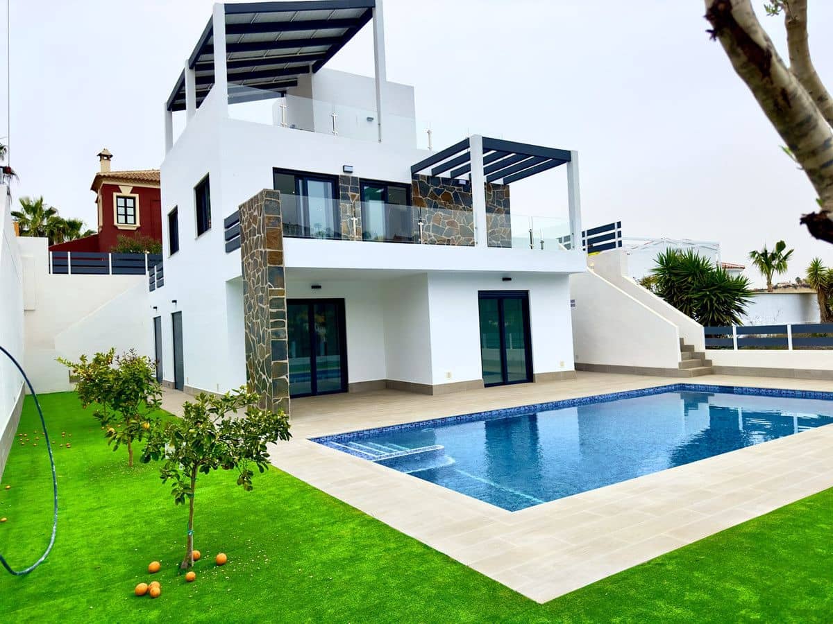4 bedroom Villa for sale in La Marquesa with pool - € 834,000 (Ref: 9992156)