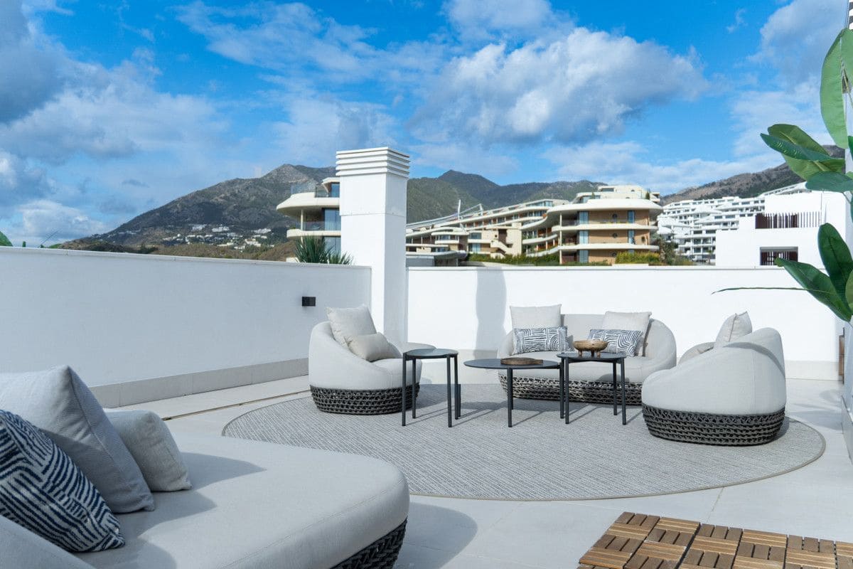 2 soveværelse Lejlighed til salg i Fuengirola med swimmingpool - € 599.000 (Ref: 9992187)