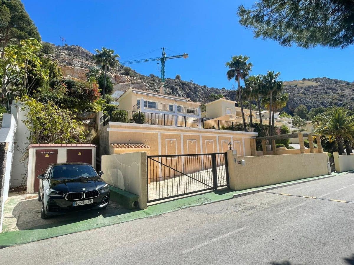 Chalet de 3 habitaciones en Altea en venta con piscina - 1.650.000 € (Ref: 9992199)