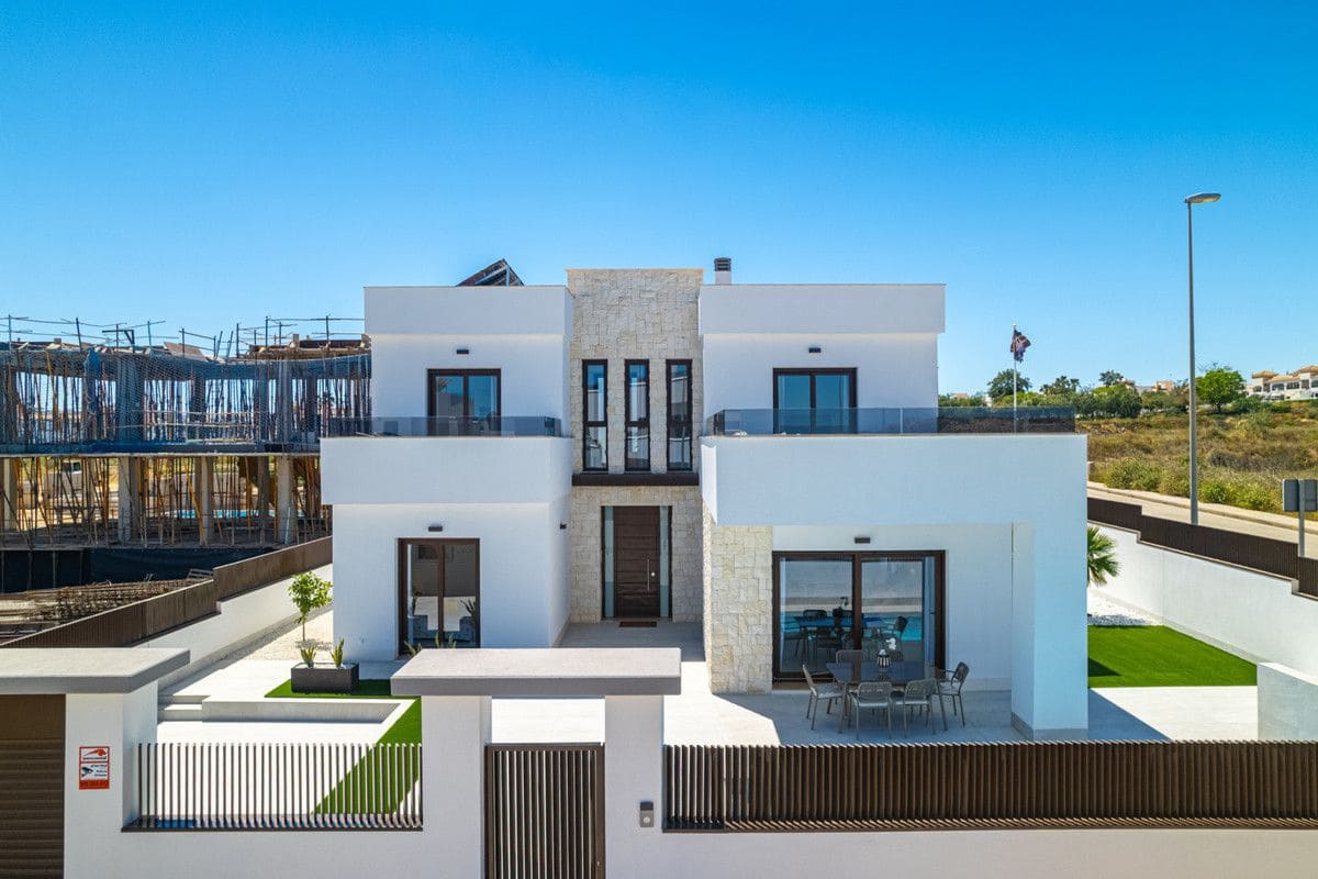 4 soverom Villa til salgs i Orihuela med svømmebasseng - € 649 000 (Ref: 9992243)