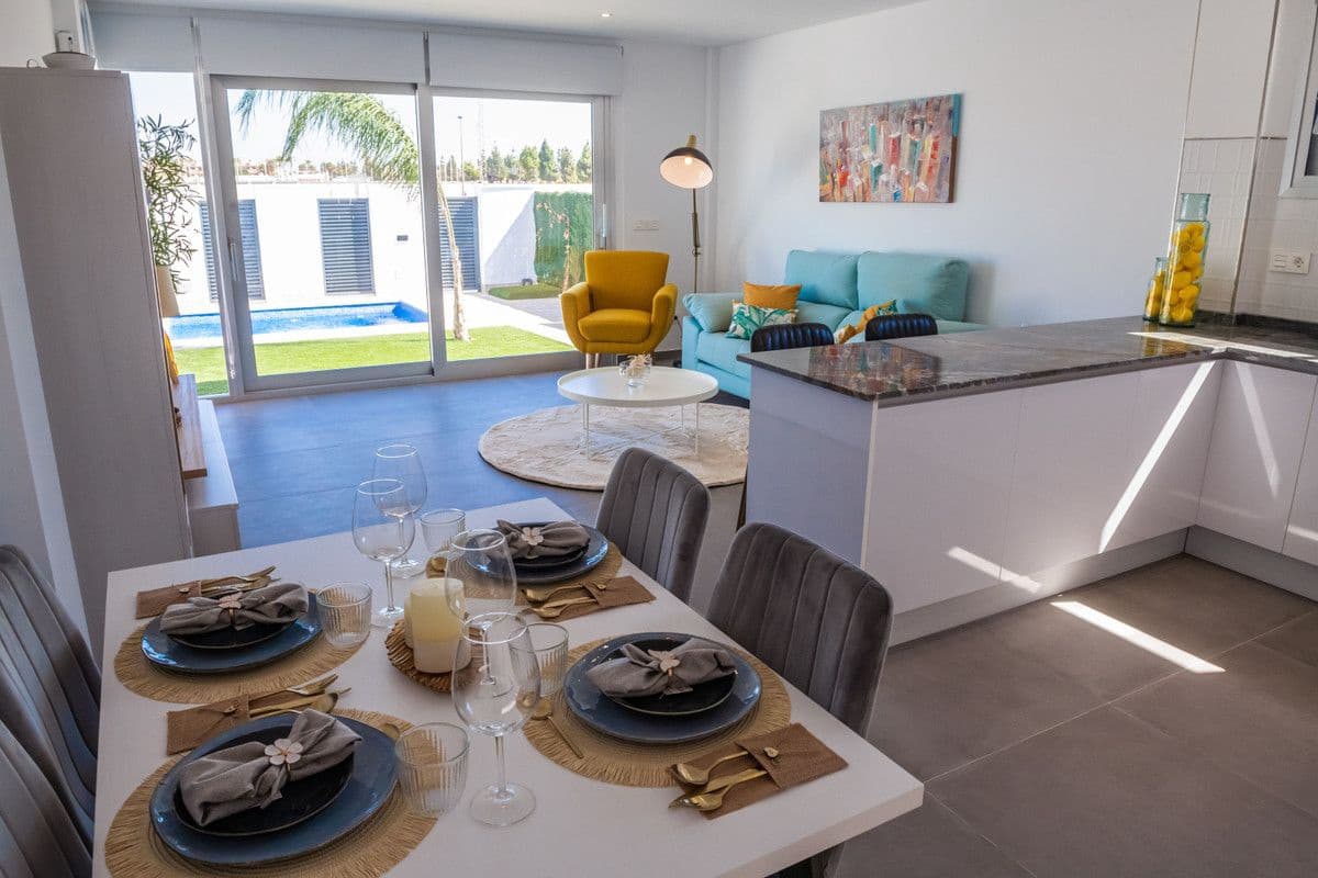 3 chambre Villa/Maison à vendre à Los Alcazares avec piscine - 445 000 € (Ref: 9992272)
