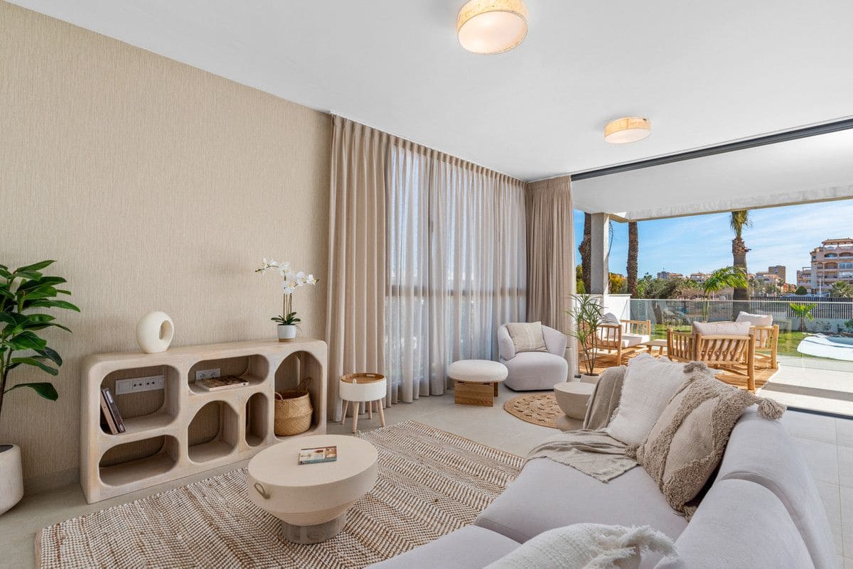 Apartamento de 2 habitaciones en Islas Menores en venta con piscina - 358.000 € (Ref: 9992317)
