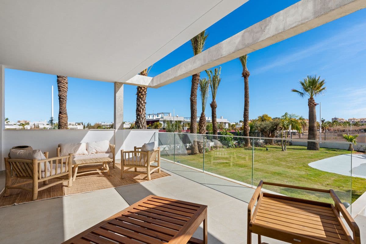 Apartamento de 2 habitaciones en Islas Menores en venta con piscina - 358.000 € (Ref: 9992317)